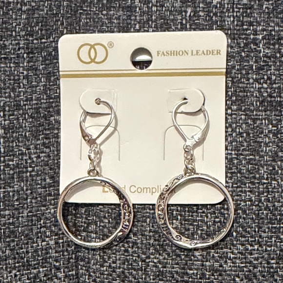 Fashion Leader Jewelry - Silver Circle Earrings